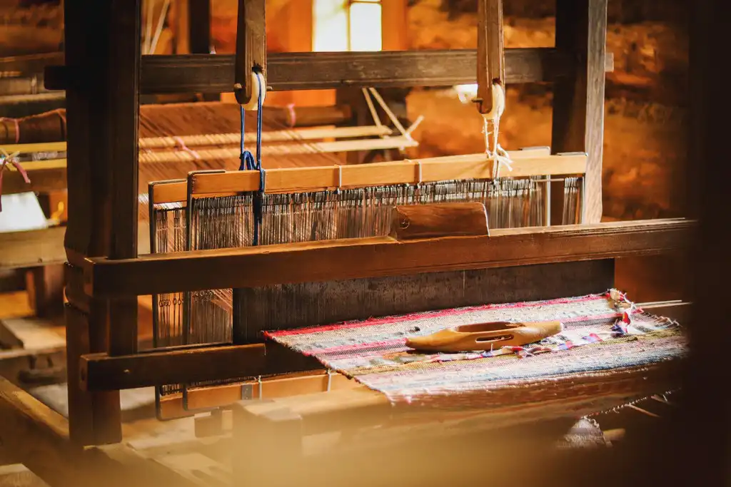 The History of Handloom Weaving Through The Ages (6) The History of Handloom Weaving Through The Ages (6)