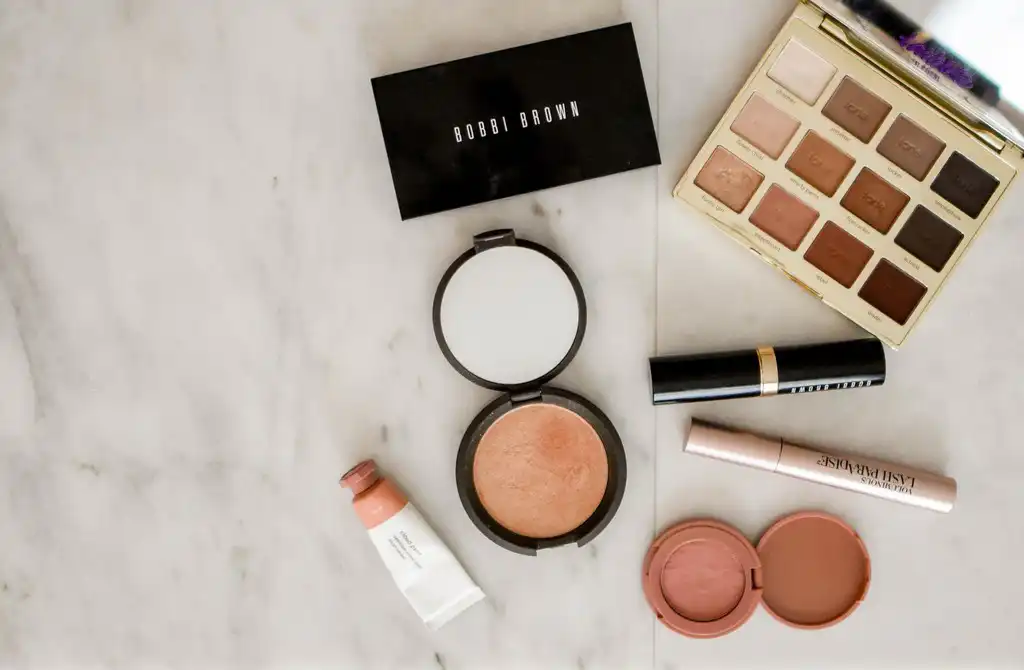 Tips on Starting your Hair and Makeup Artist Business Thumbnail