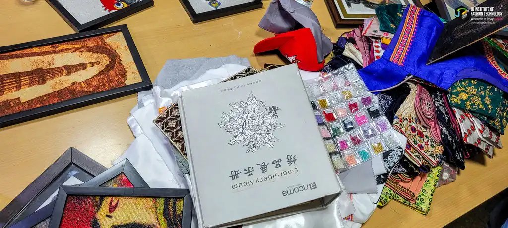 Digitizing Design Diploma in Fashion Design Students Explore Machine Embroidery (2) Digitizing Design Diploma in Fashion Design Students Explore Machine Embroidery (2)