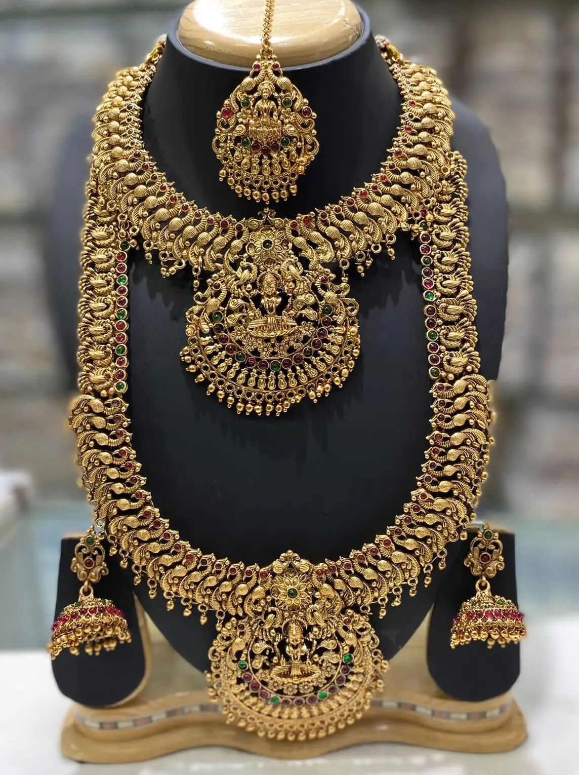 Temple Jewellery Divine Adornment Steeped in Tradition (1) Temple Jewellery Divine Adornment Steeped in Tradition (1)