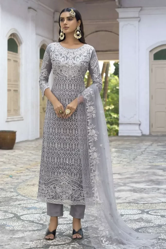 Traditional Eid Dresses The Role Of Attire In Eid Celebrations And Simple Eid Dress Ideas (6) Traditional Eid Dresses The Role Of Attire In Eid Celebrations And Simple Eid Dress Ideas (6)