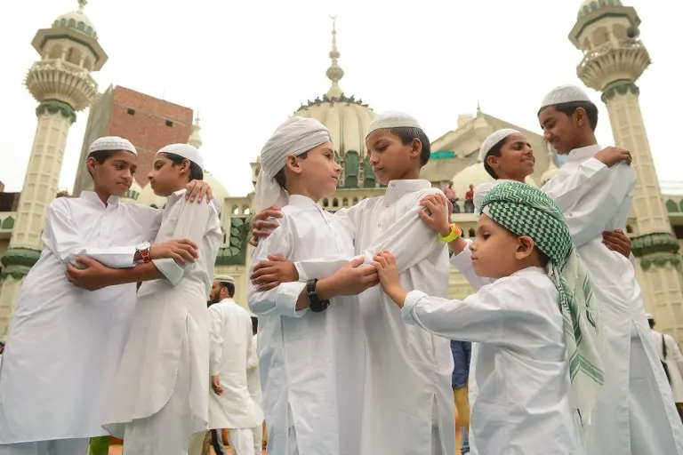 Traditional Eid Dresses The Role Of Attire In Eid Celebrations And Simple Eid Dress Ideas (9) Traditional Eid Dresses The Role Of Attire In Eid Celebrations And Simple Eid Dress Ideas (9)