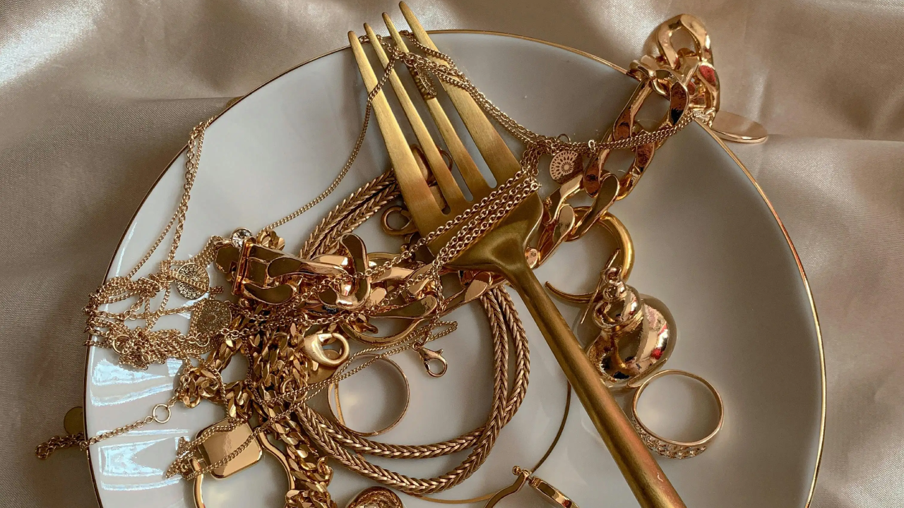 Why Gold Jewelry Reigns Supreme in Asian Households (5) Why Gold Jewelry Reigns Supreme in Asian Households