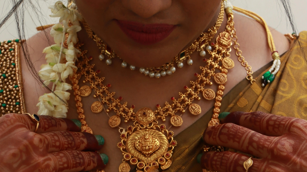 Why Gold Jewelry Reigns Supreme in Asian Households (7) Why Gold Jewelry Reigns Supreme in Asian Households