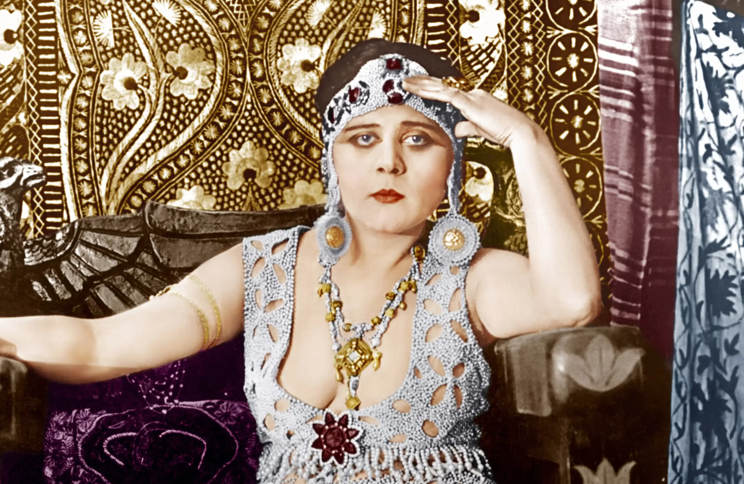 A Colourful History Exploring the Evolution of Makeup (3) A Colourful History Exploring the Evolution of Makeup