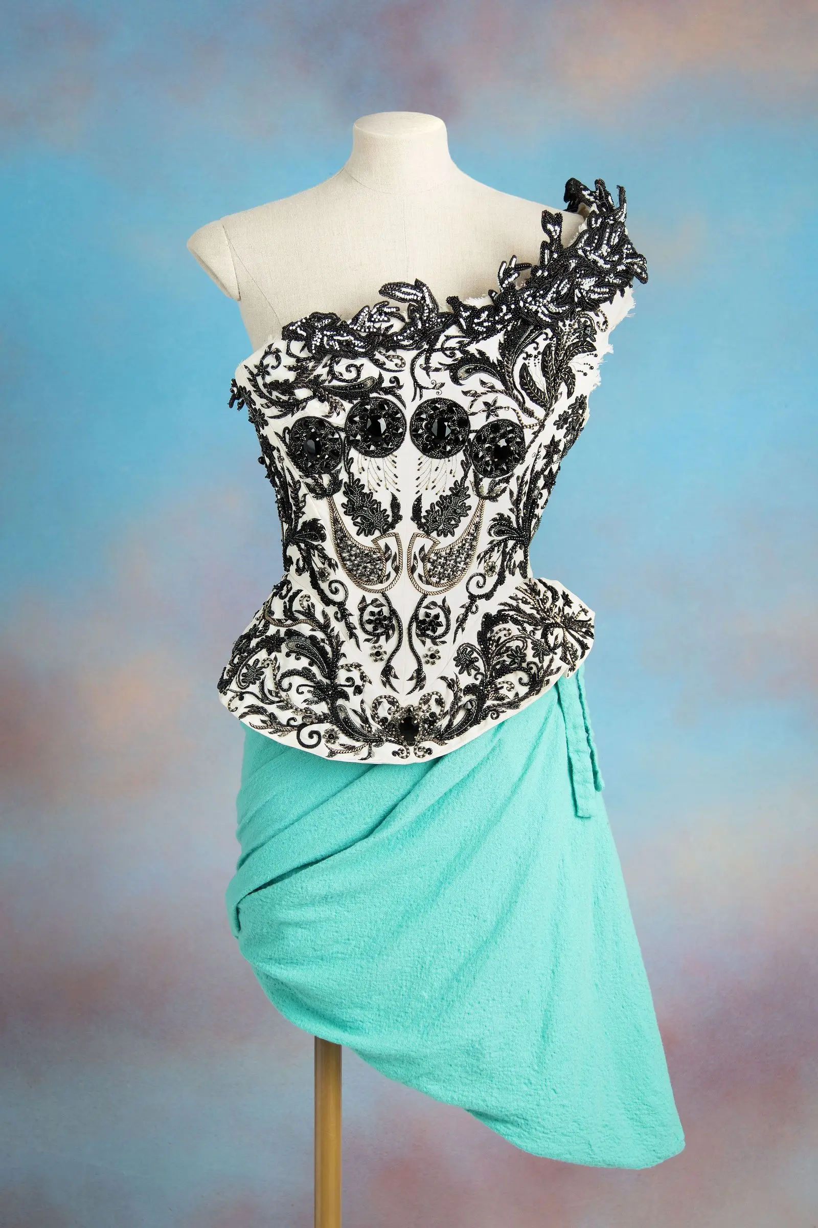 Corsets A History of Constant Development and the Present (2) Corsets A History of Constant Development and the Present
