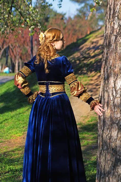 Types of gowns that women wore through all the centuries (7) Types of gowns that women wore through all the centuries