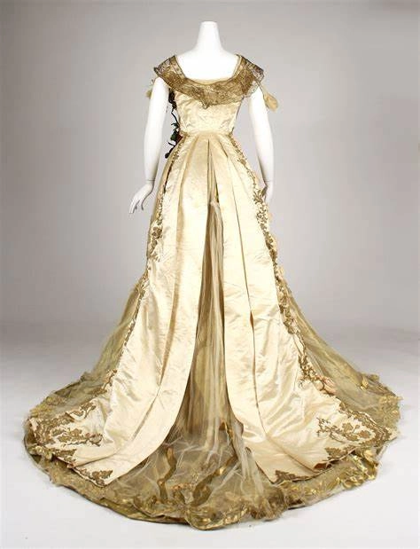 Why were the gowns made so big during victorian era (1) Why were the gowns made so big during victorian era