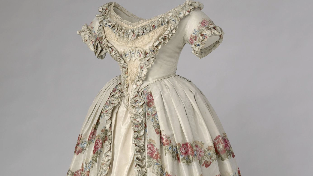 Why were the gowns made so big during victorian era (5) Why were the gowns made so big during victorian era