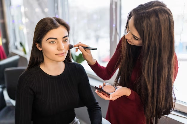 Best Hair and Makeup Artist Course to Become a Professional (5) Best Hair and Makeup Artist Course to Become a Professional (5)