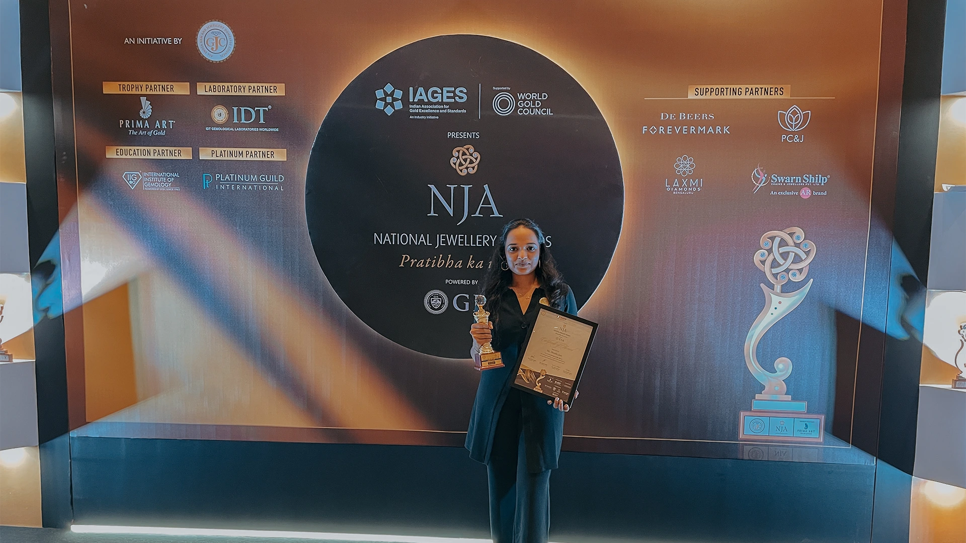Ms Shruthi Jain Shines Bright at The National Jewellery Awards 2024 (3) Ms Shruthi Jain Shines Bright at The National Jewellery Awards 2024 (3)