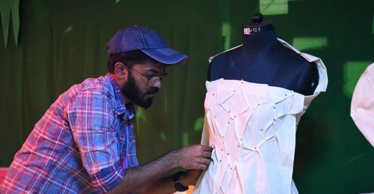 Zero-Waste Fashion Can Designers Make a Difference (6) Zero Waste Fashion Can Designers Make a Difference (6)