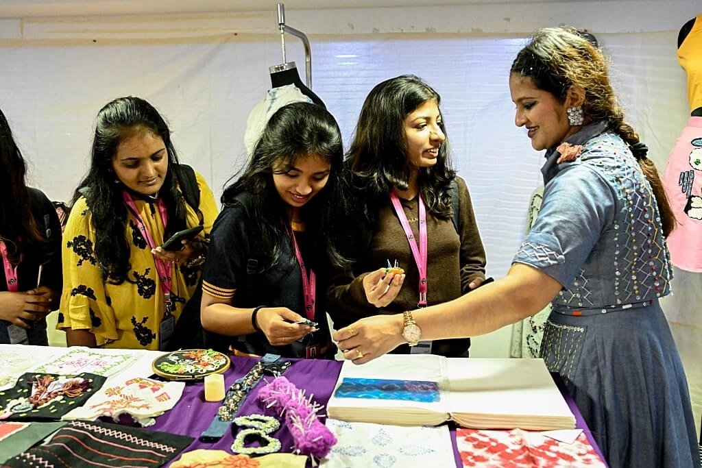 How to Build a Successful Freelancing in Fashion Design Career (5) How to Build a Successful Freelancing in Fashion Design Career (5)