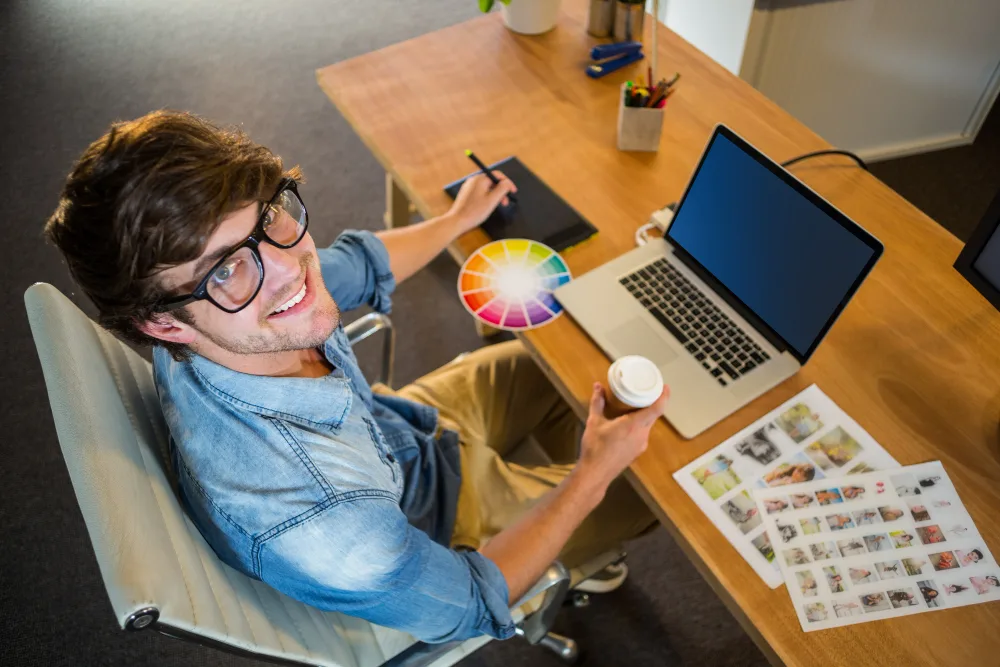 How to become a graphic designer 
