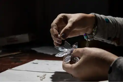 what skills are required to become a jewellery designer
