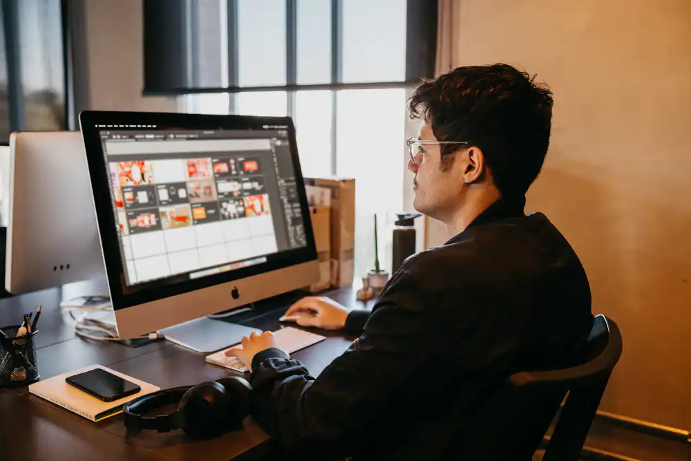 what industries hire graphic designers