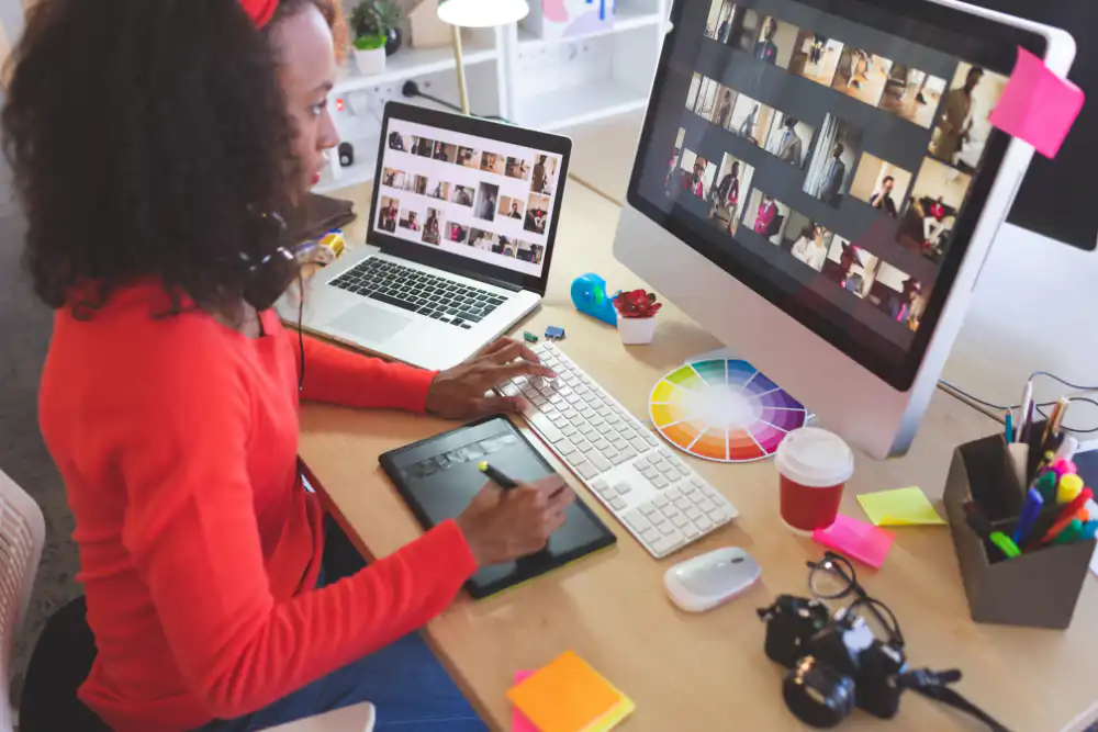 companies that hire graphic designers